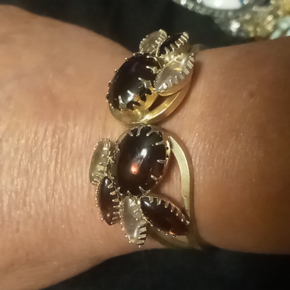 Juliana Delizza & Elster dazzling vintage clamper bracelet gold tone. EUC